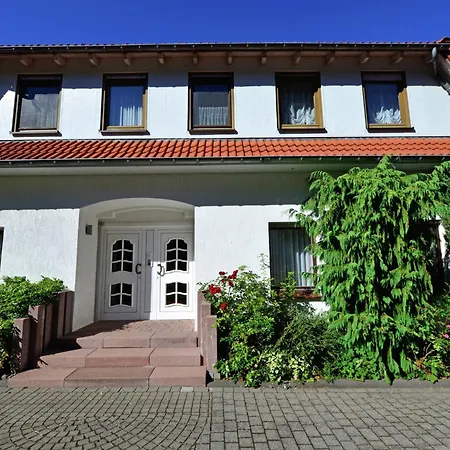 Moderne Mit Garten In Eimelrod, Cleaning Included Апартаменты